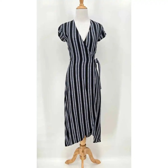 Aritzia Wilfred Free Midi Wrapped Dress - Picture 2 of 5